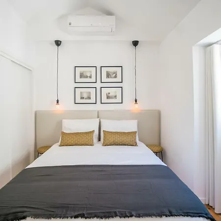 Chiado & Design Apartment